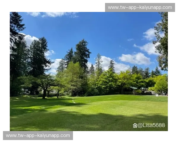 草地赛季微博热议:绿意盎然中的赛场新风尚 草地赛季微博热议:绿意盎然中的赛场新风尚